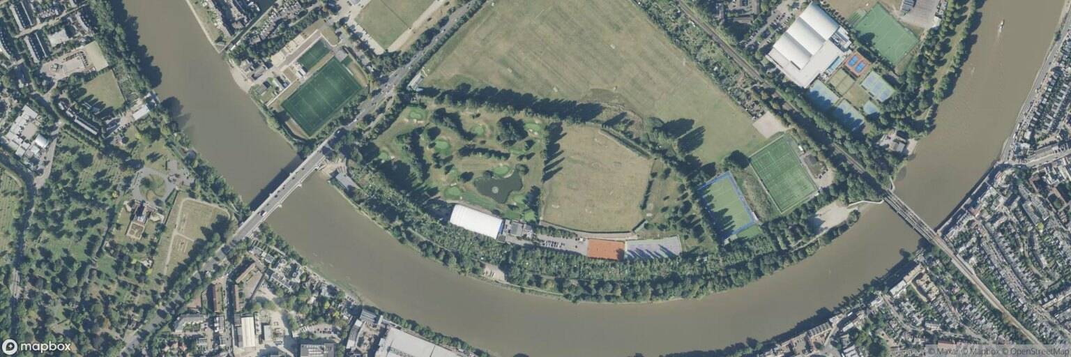Dukes Meadows Golf, Tennis & Ski — golf course in London